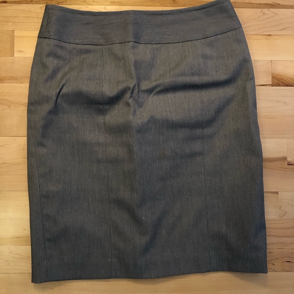 Timeless gray Anne Klein pencil skirt, sz 8.